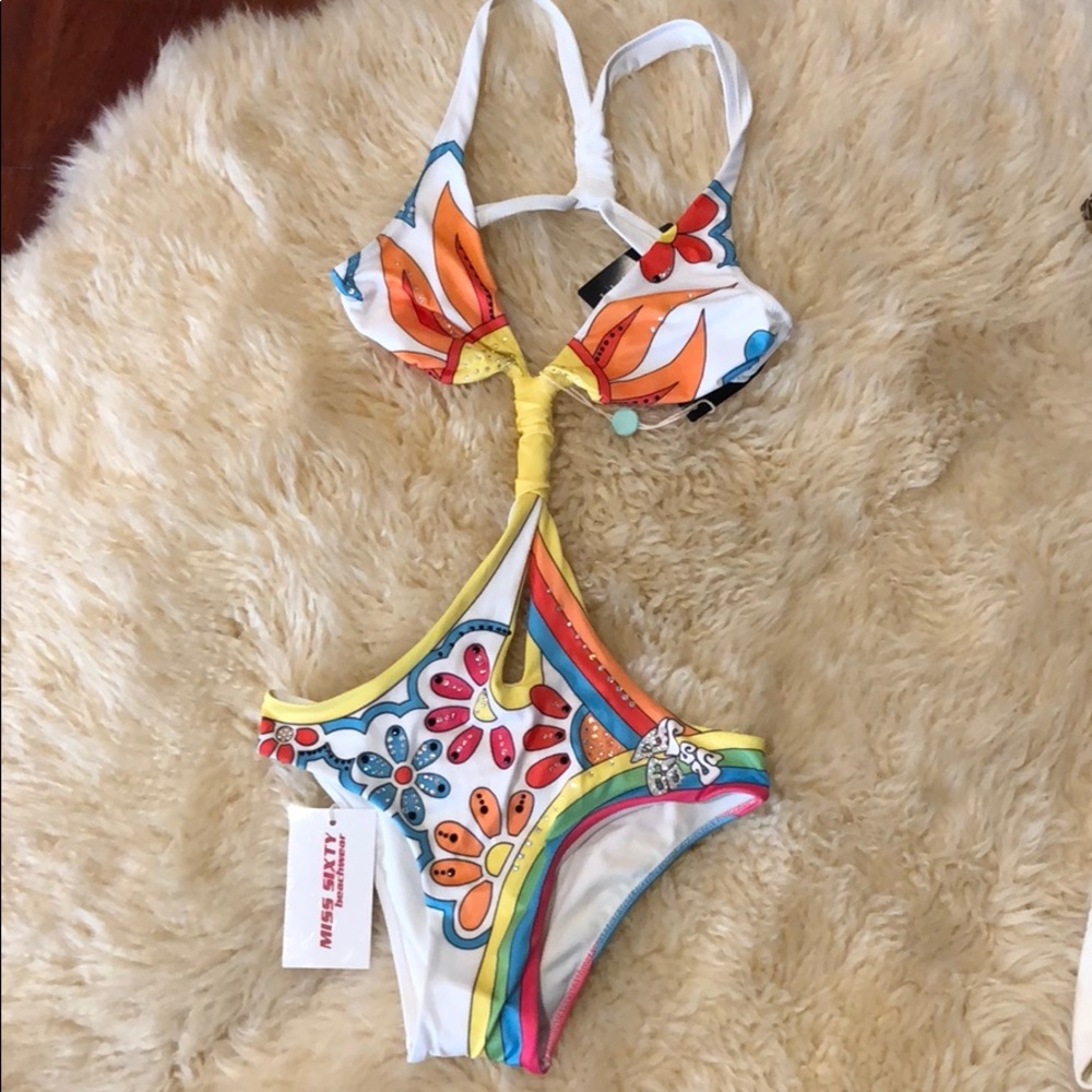 One peace bating suit